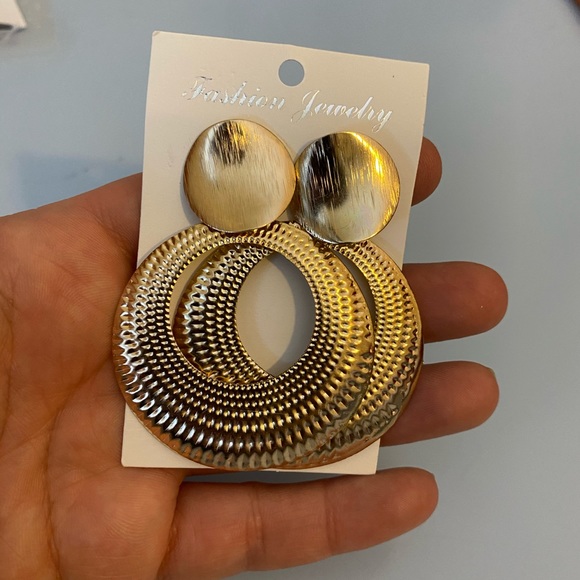 NEW!💙💎BIG GORGEOUS STATEMENT EARRINGS💎💙GOLD💛TONE CIRCLES - Picture 4 of 5
